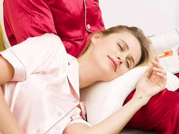 Poduszka ortopedyczna z otworem na rękę do spania memory biała łukowa