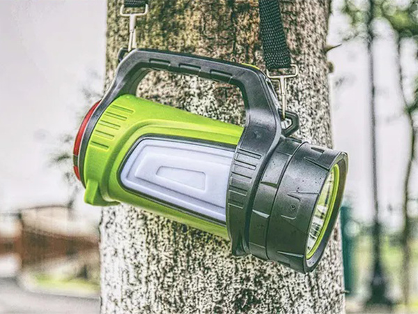 Latarka akumulatorowa led szperacz powerbank mocna