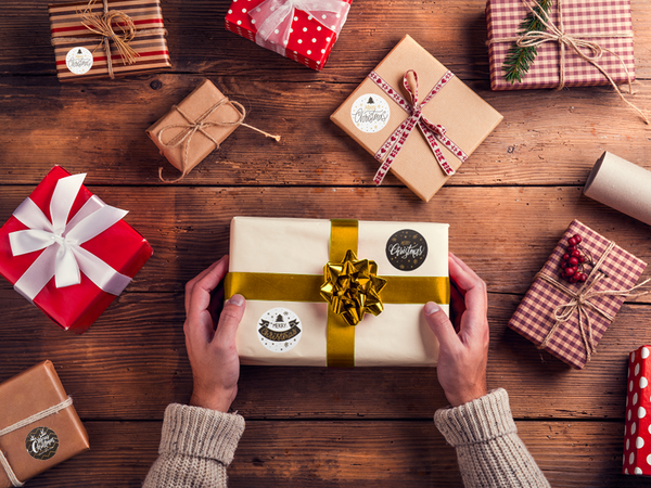 Naklejki ozdobne świąteczne kolorowe na rolce 500 sztuk merry christmas