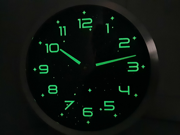Zegar ścienny fluorescencyjny duży cichy świecące cyfry gwiazdki 30cm