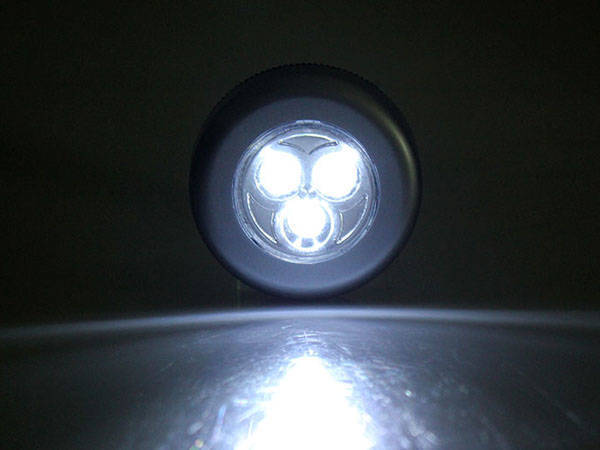 Lampka 3 LED samoprzylepna na baterie dotykowa
