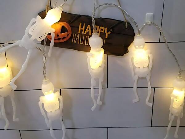 Łańcuch świetlny girlanda led halloween szkielet 2m 10 szkieletów wisząca